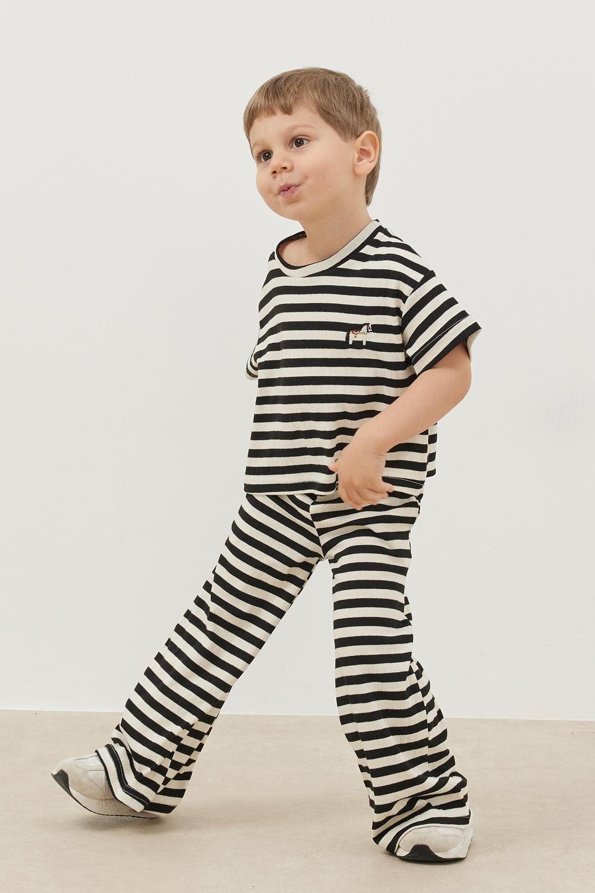 Rahat Takım Kalın Çizgili Siyah