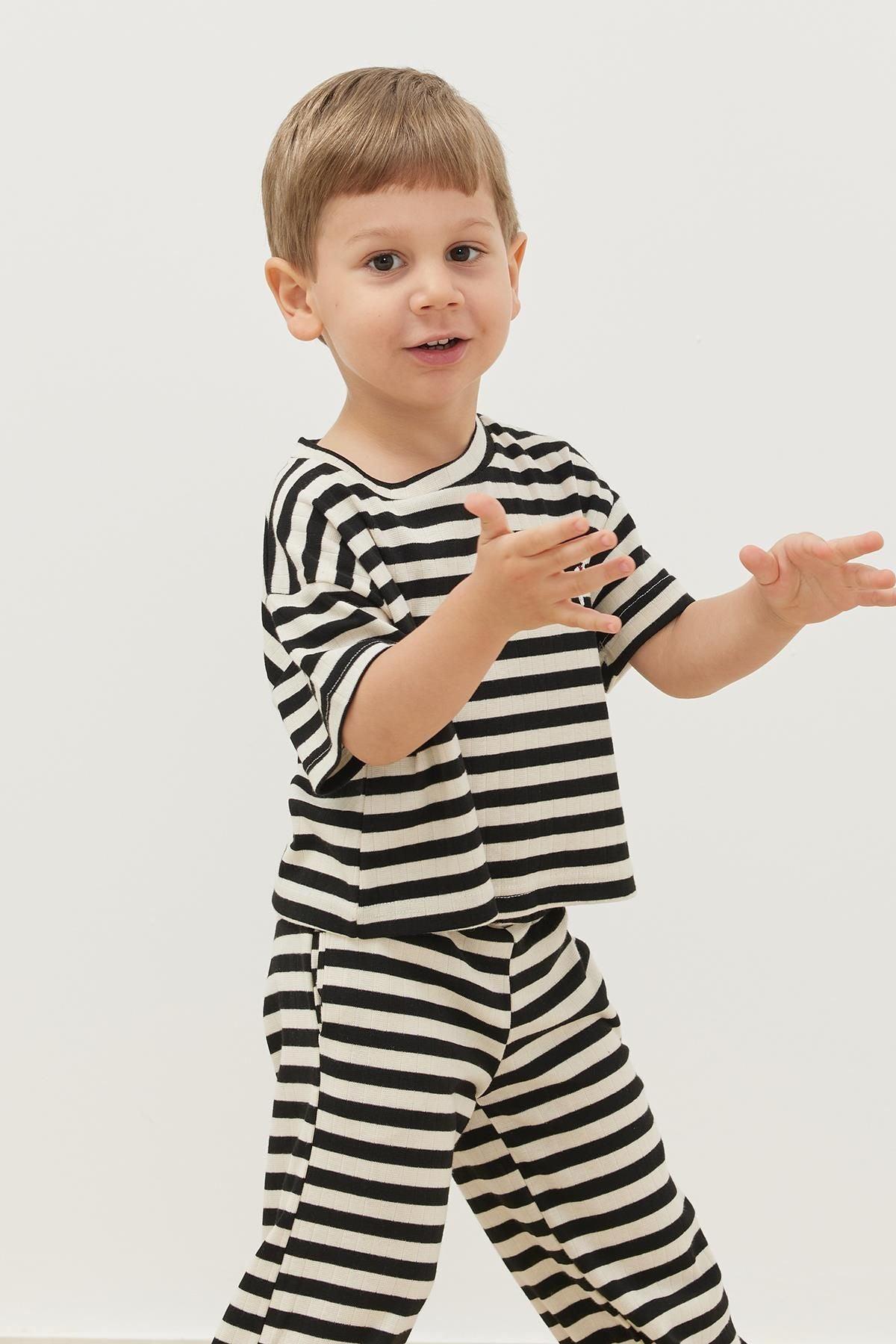 Rahat Takım Kalın Çizgili Siyah