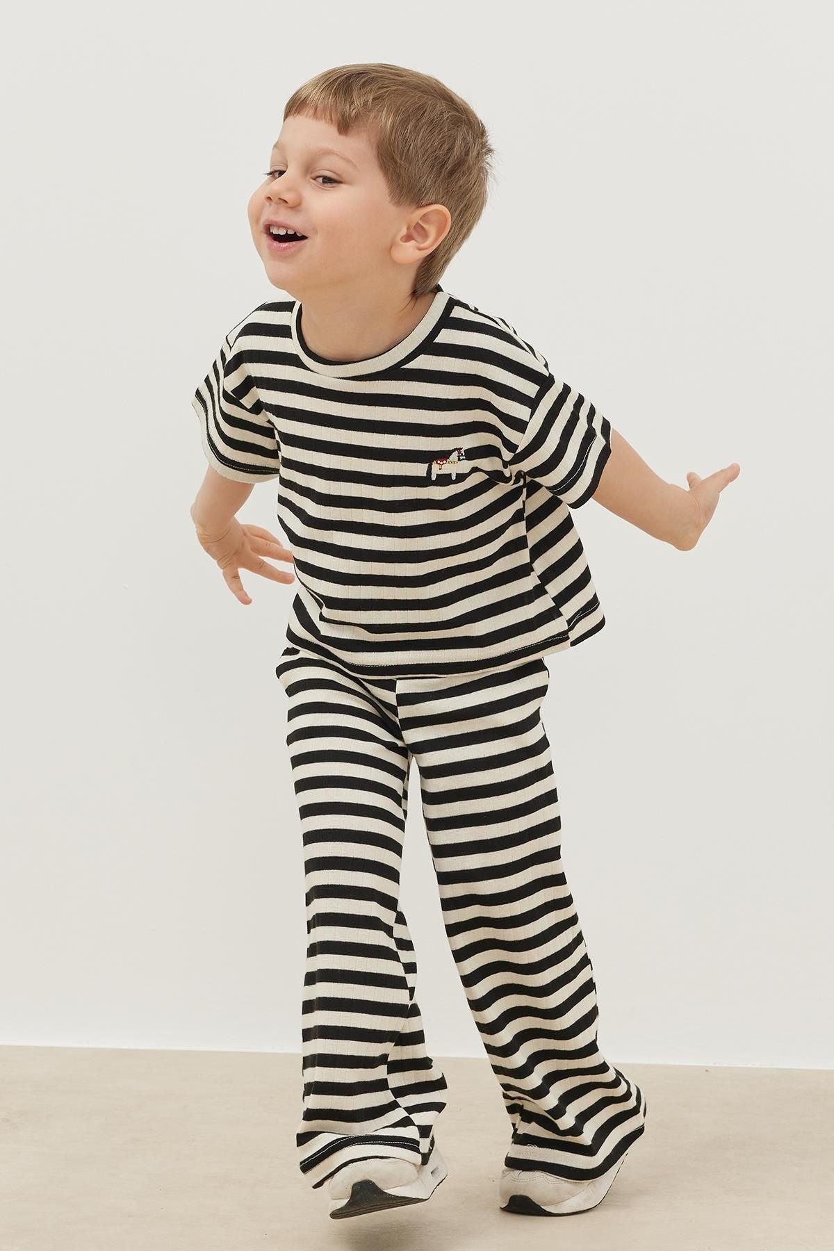 Rahat Takım Kalın Çizgili Siyah