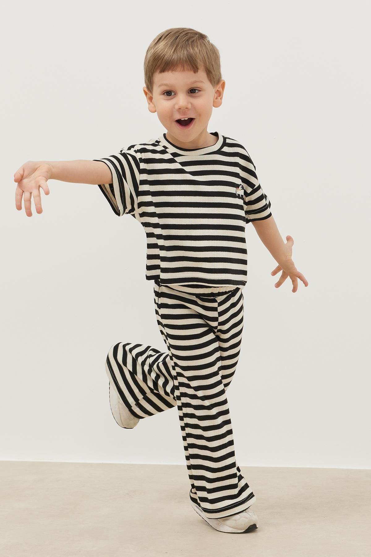 Rahat Takım Kalın Çizgili Siyah