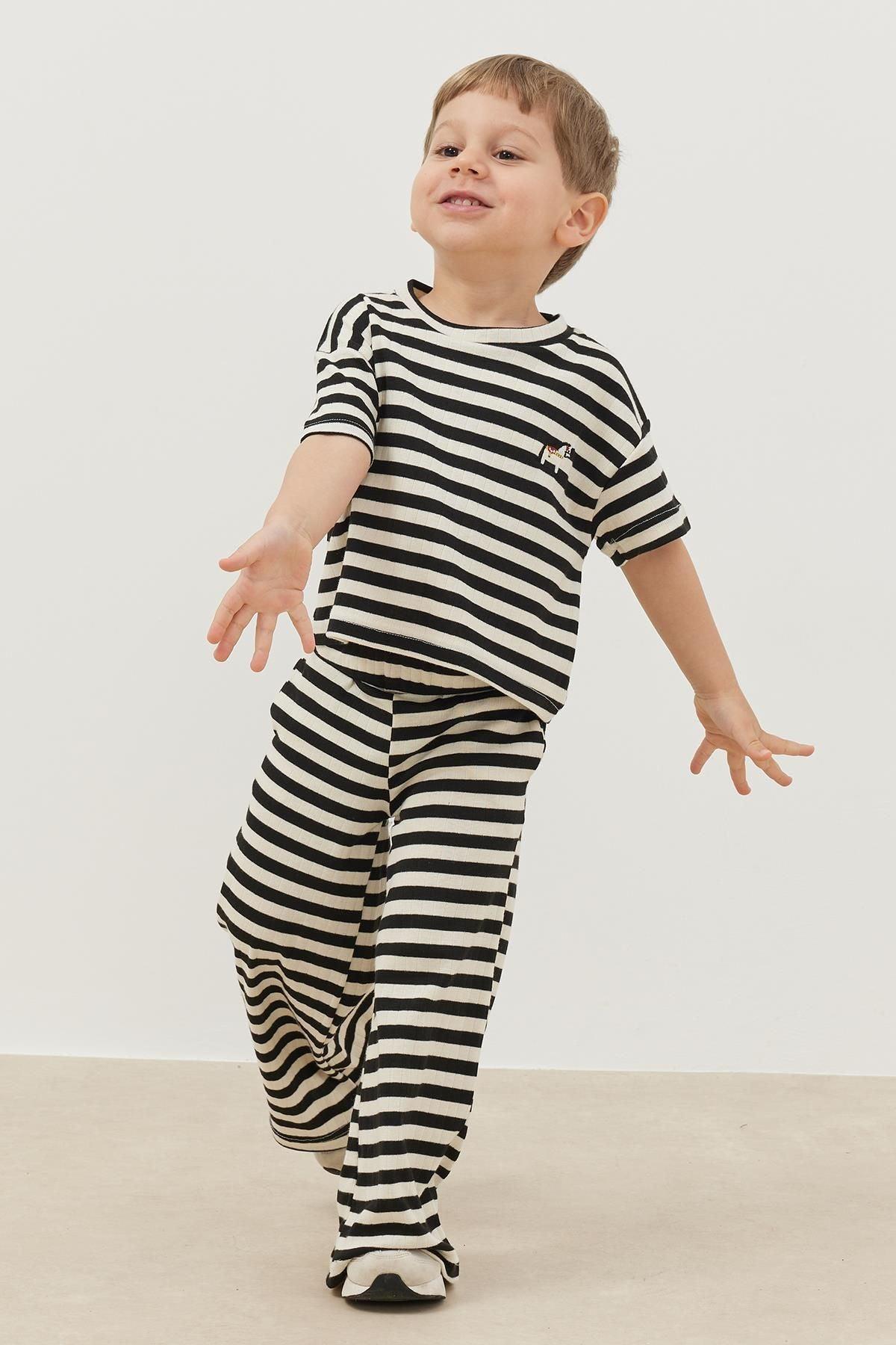 Rahat Takım Kalın Çizgili Siyah