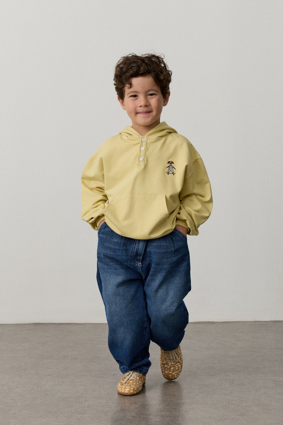 Oversize Kapüşonlu Nakışlı Sweatshirt Sarı